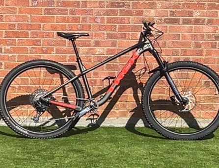 Trek black hardtail mountain bike 