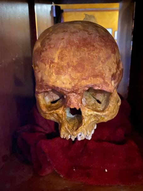 A image of the stolen skull